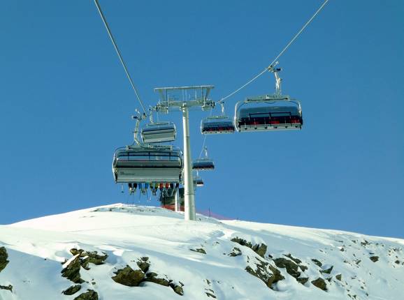 SunnaAlmbahn - 6er Hochgeschwindigkeits-Sesselbahn (kuppelbar) mit Abdeckhauben und Sitzheizung